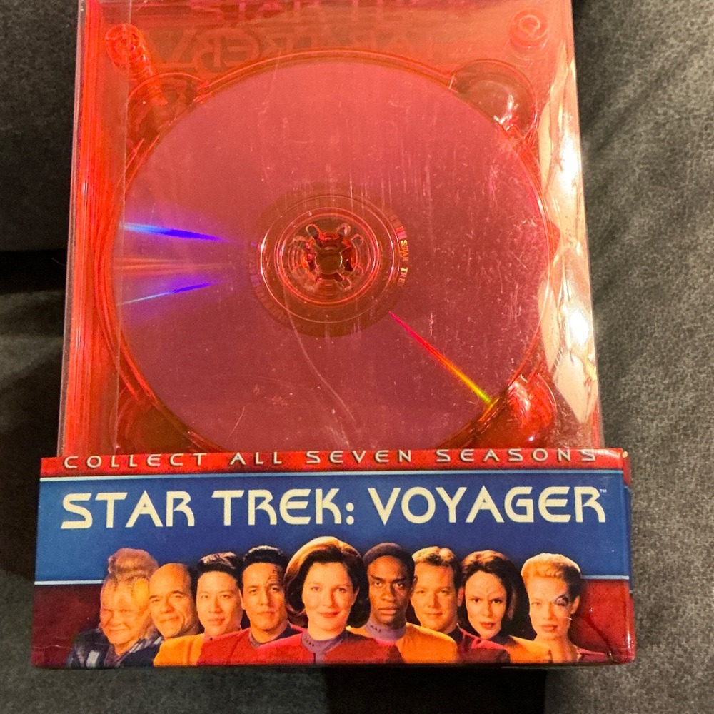 Star Trek: Voyager Complete Series DVD Set - Picture 2 of 2